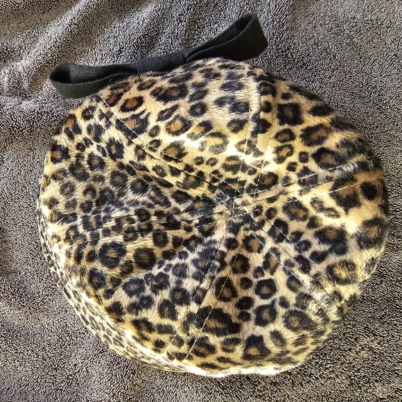 Women's Leopard Bucket Hat with Black Trim - Picture 5 of 7